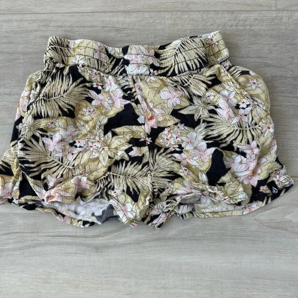 Volcom Girls Medium 8/10 shorts FRONDLY FIRE print